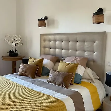 Mas De L Isle Sauvage Mortes Holiday home *